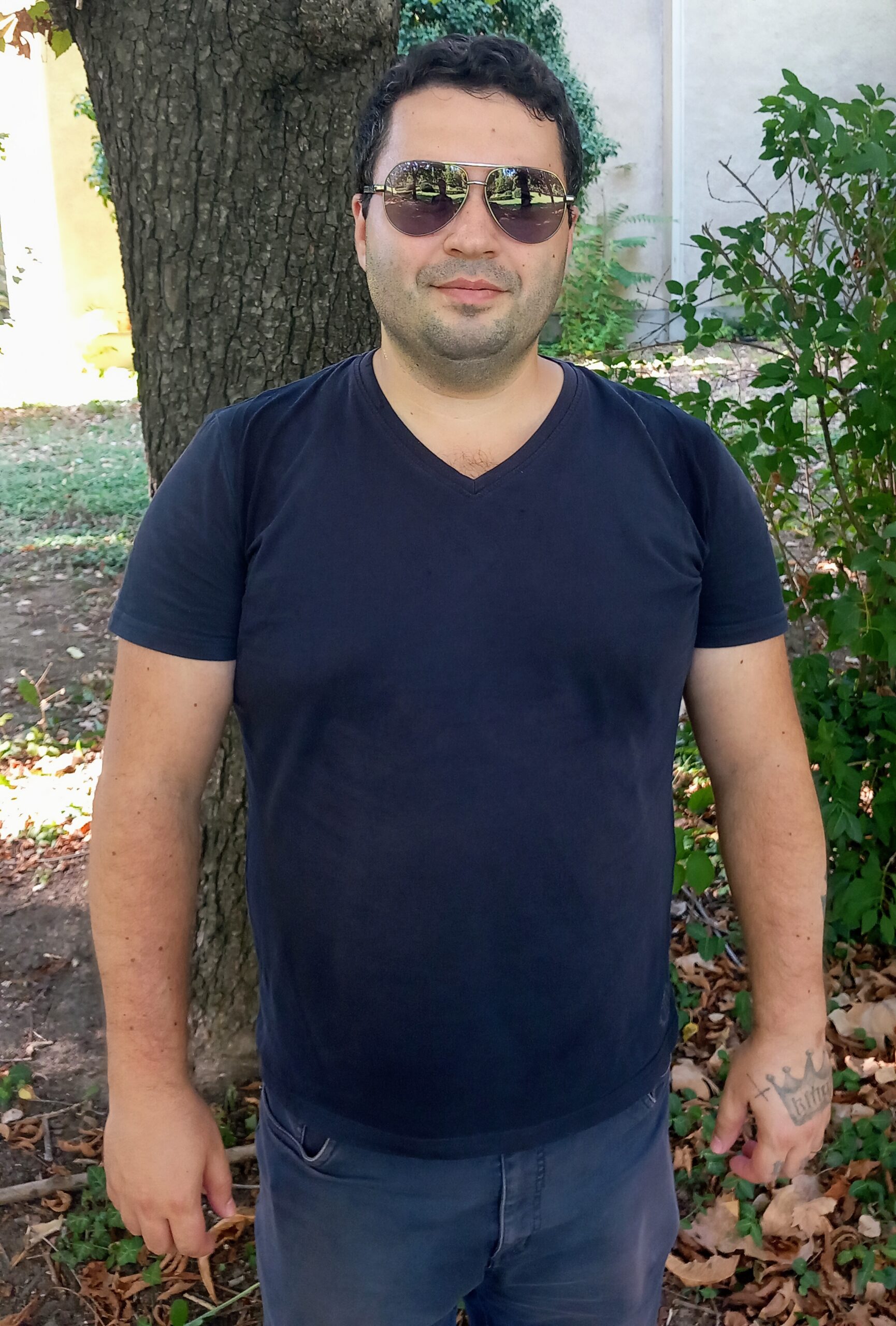 Cornel Manu, fractional growth marketer for B2B SaaS